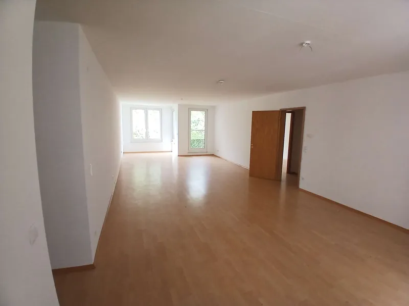 Urbanes Wohnen mit Flair – Helle Wohnung mit Balkon im Herzen der Stadt — photo 1